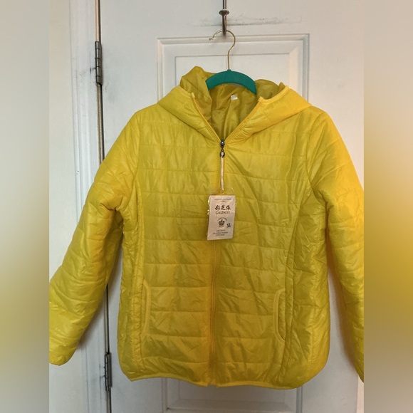 Yellow Hooded Thin Puffer Jacket Juniors Size XL Runs Small NWT - Picture 3 of 12